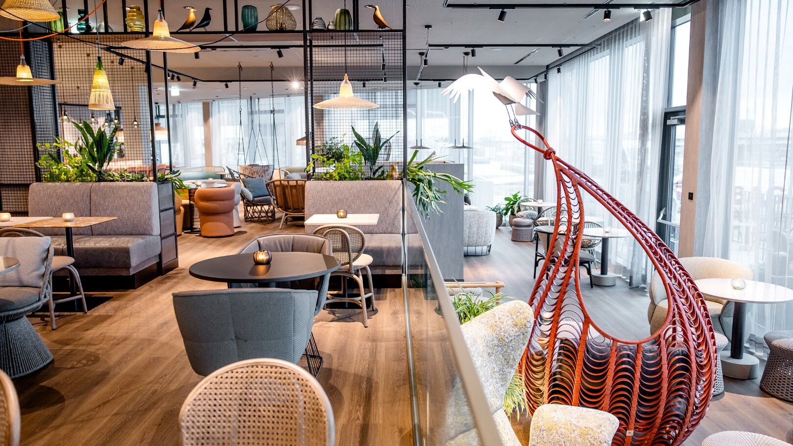 Frühstückslounge mit Donaupanorama — Foto: Motel One