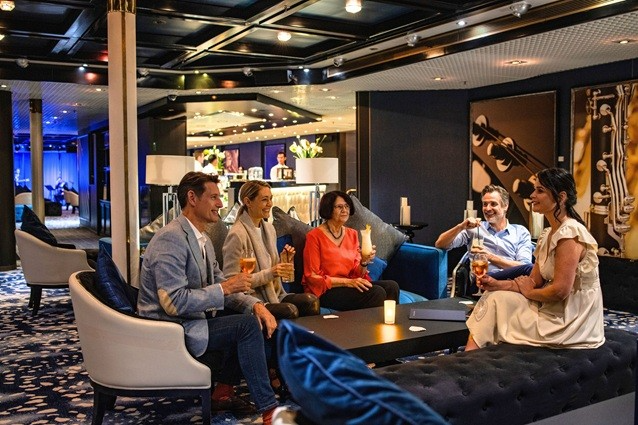 Einfaches Kennenlernen an Bord &mdash; Foto: nicko cruises