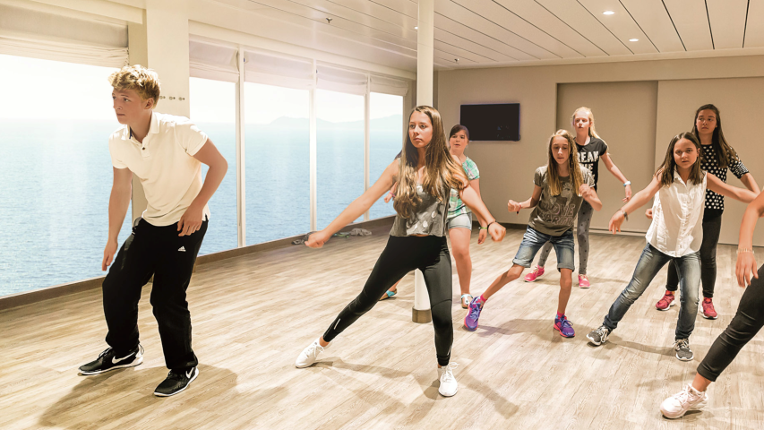 Tanzworkshops an Bord — Foto: TUI Cruieses
