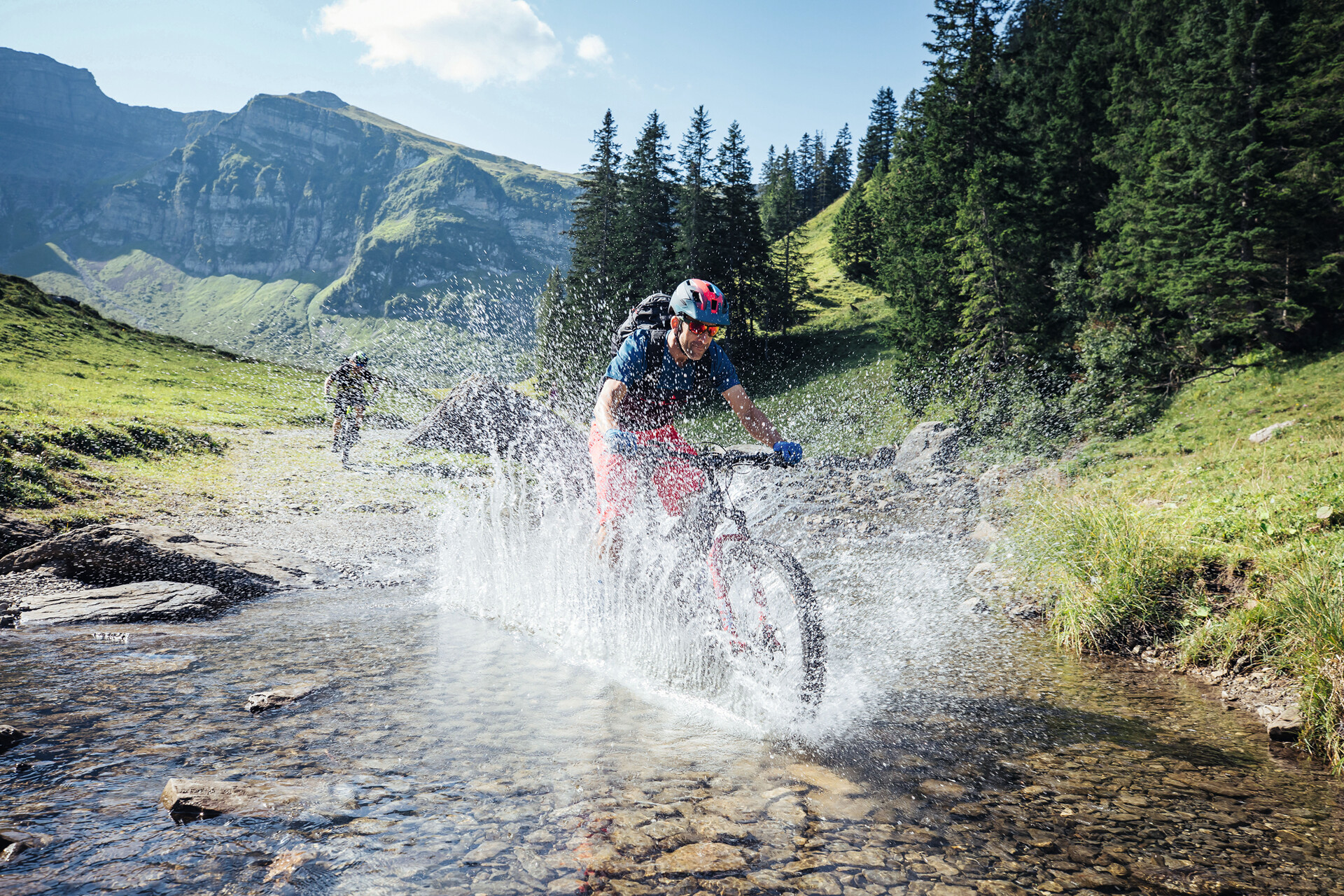 Aktiv im Österreich-Urlaub in den Alpen &mdash; Foto: Sebastian Stiphout / Bregenzerwald Tourismus