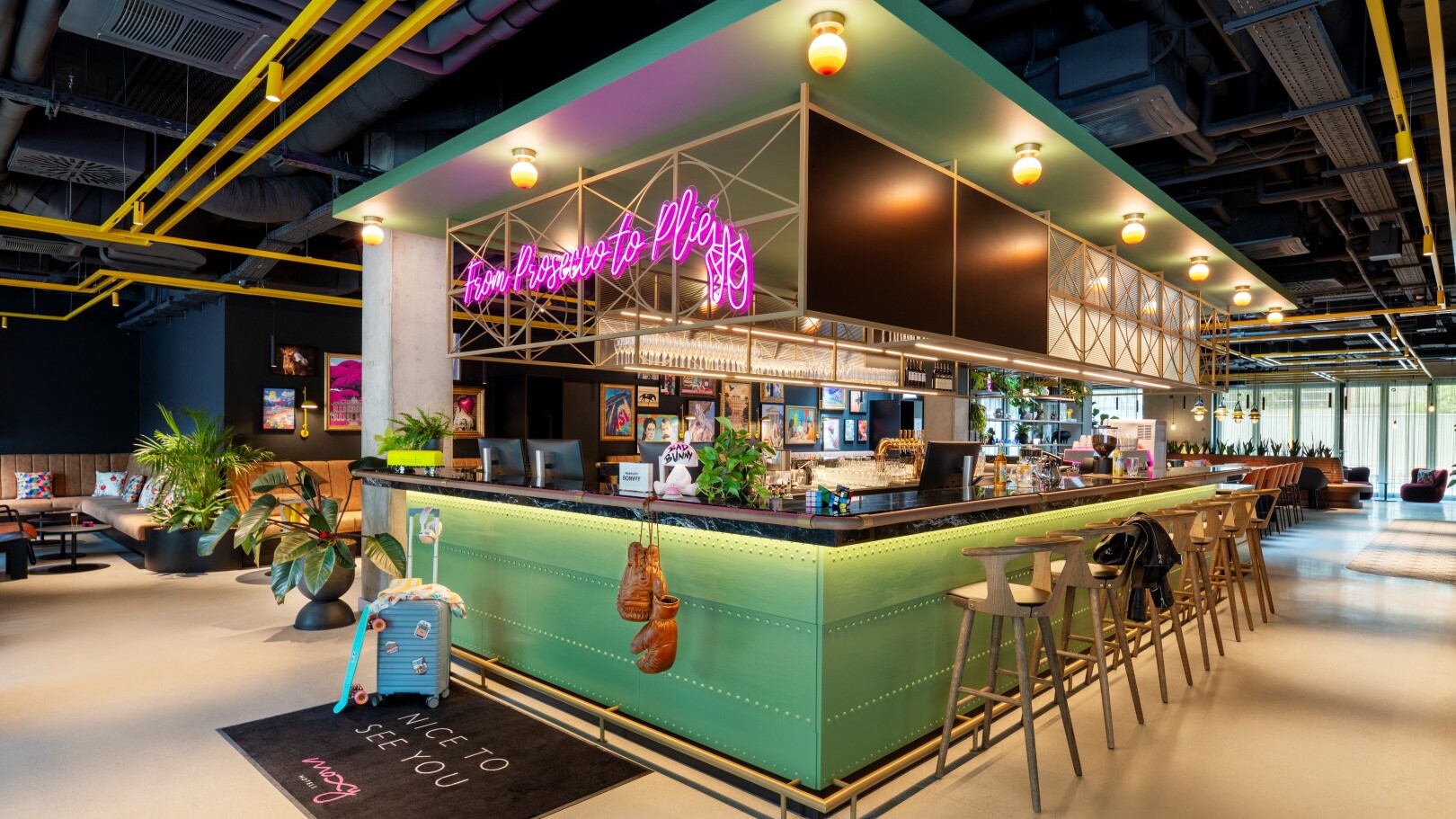 Moxy Budapest Downtown, Barbereich — Foto: Moxy Hotels