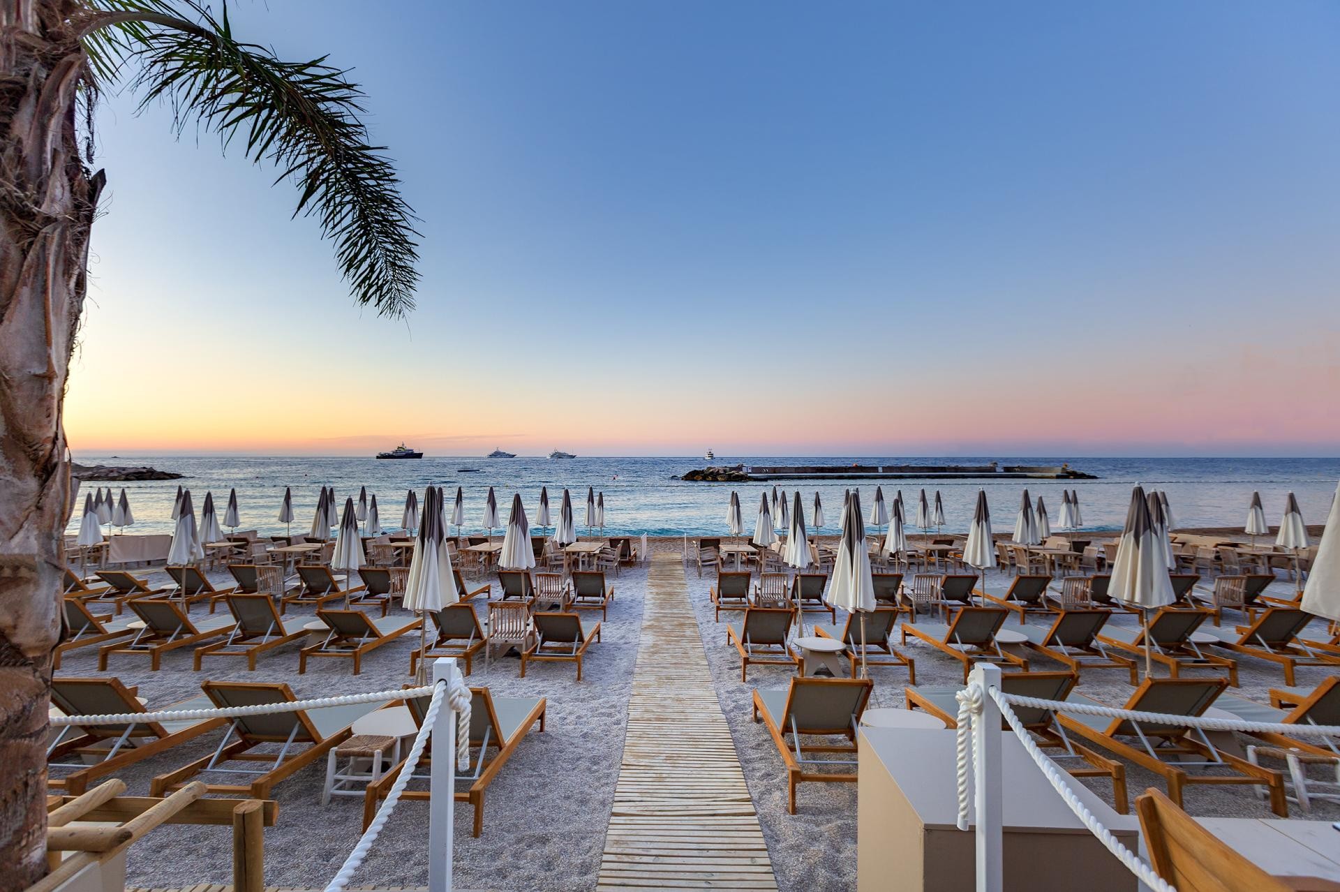 Monaco, Larvotto Beach — Foto: BVergely