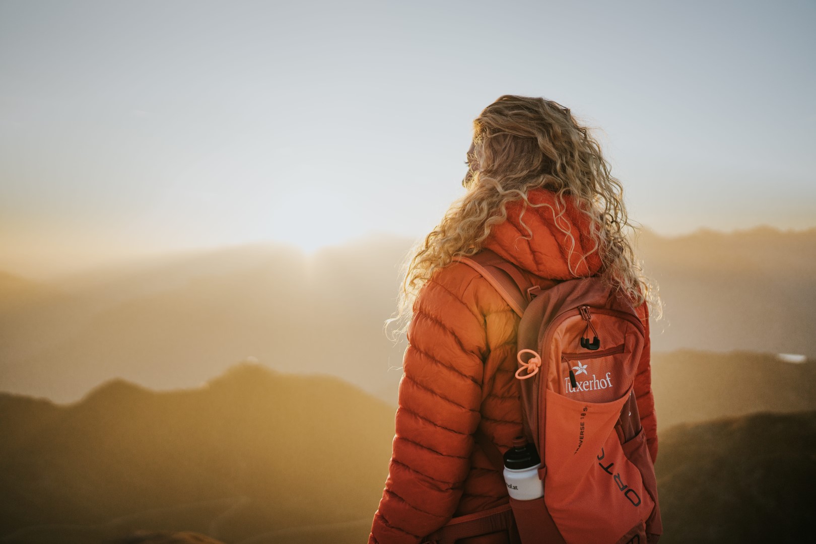 Wandern bei Sonnenaufgang — Foto: Alpin Spa Hotel Tuxerhof