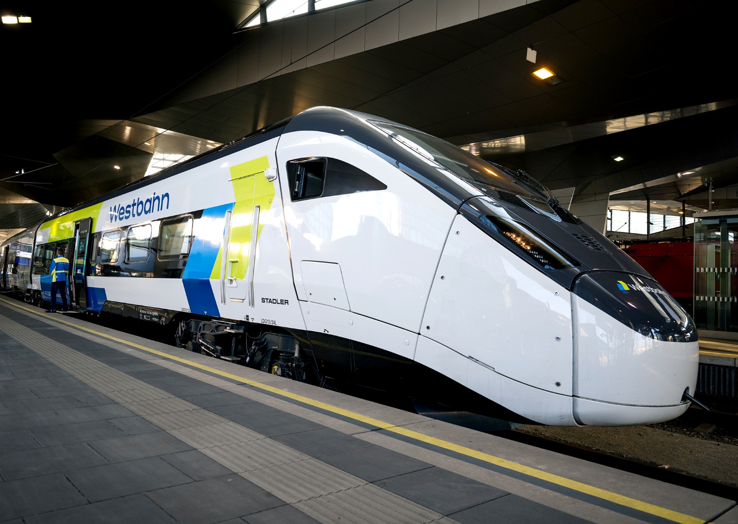 SMILE-Hochgeschwindigkeitszug der Westbahn &mdash; Foto: Westbahn / NLK Pfeffer