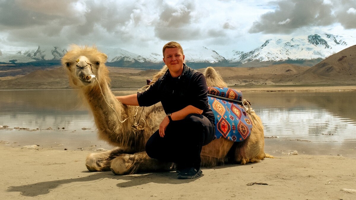 Eberhardt-Reisemanager Sten Bernhardt am Karakol-See — Foto: Eberhardt TRAVEL