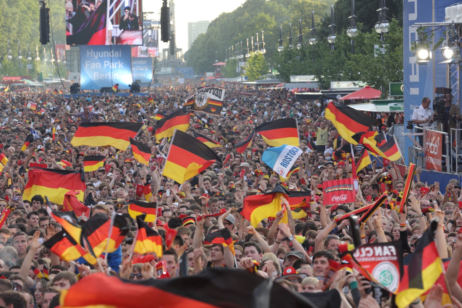 Fanmeile Brandenburger Tor  — Foto: visitBerlin / Frank Nürnberger 