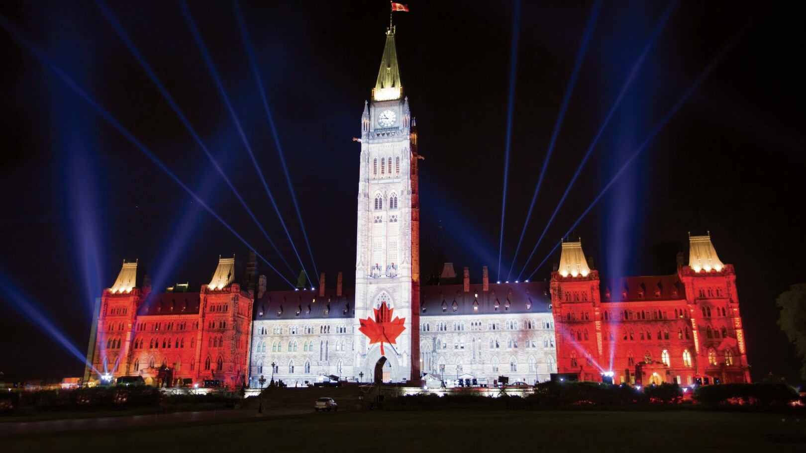 Lichtershow am Parliament Hill, Ottawa &mdash; Foto: Ottawa Tourism