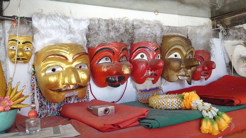 Bunte Masken der Clown-Figur — Foto: Johannes Reinisch