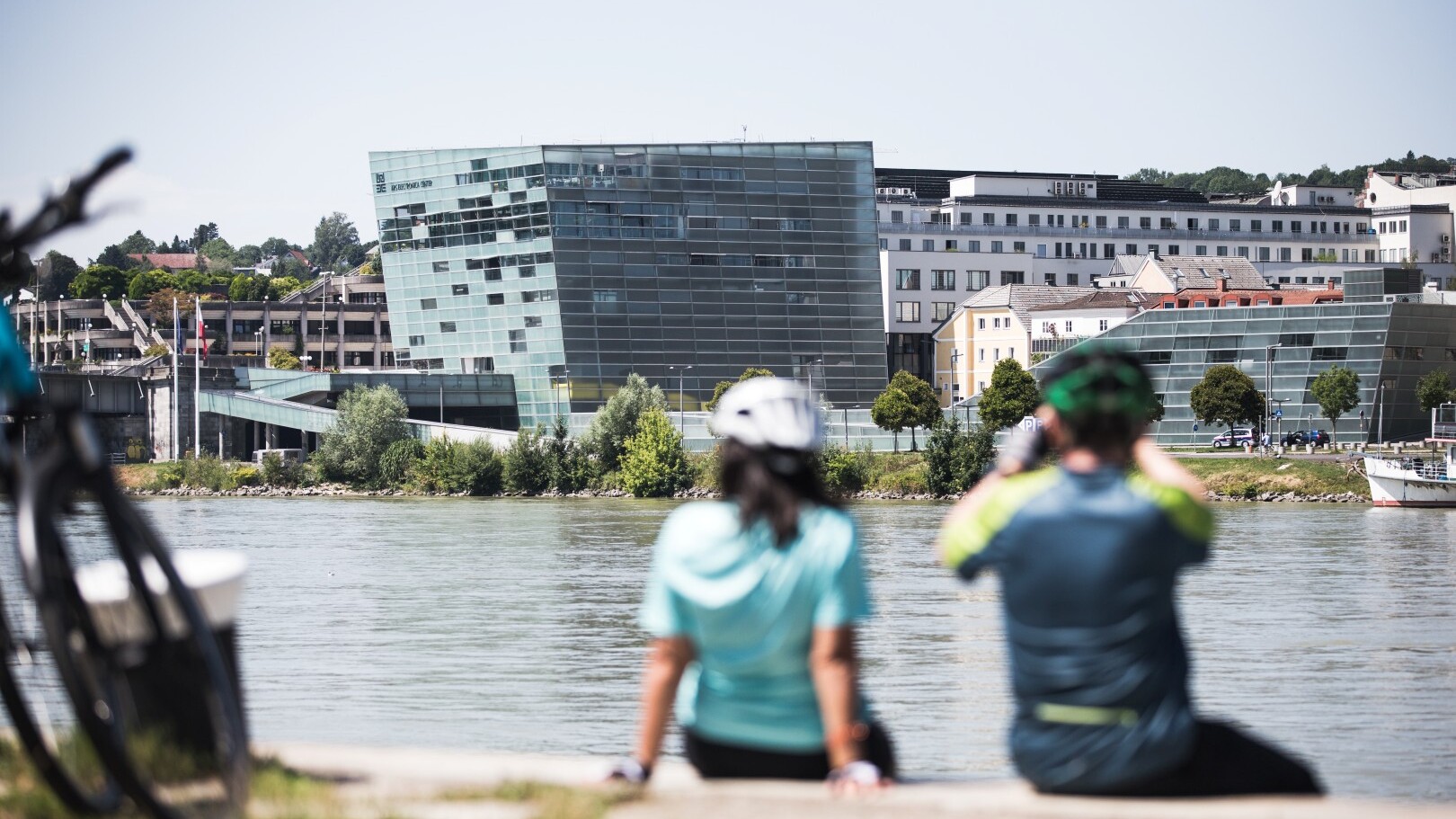 Fotostopp an der Donau in Linz &mdash; Foto: Oberösterreich Tourismus / Moritz Ablinger
