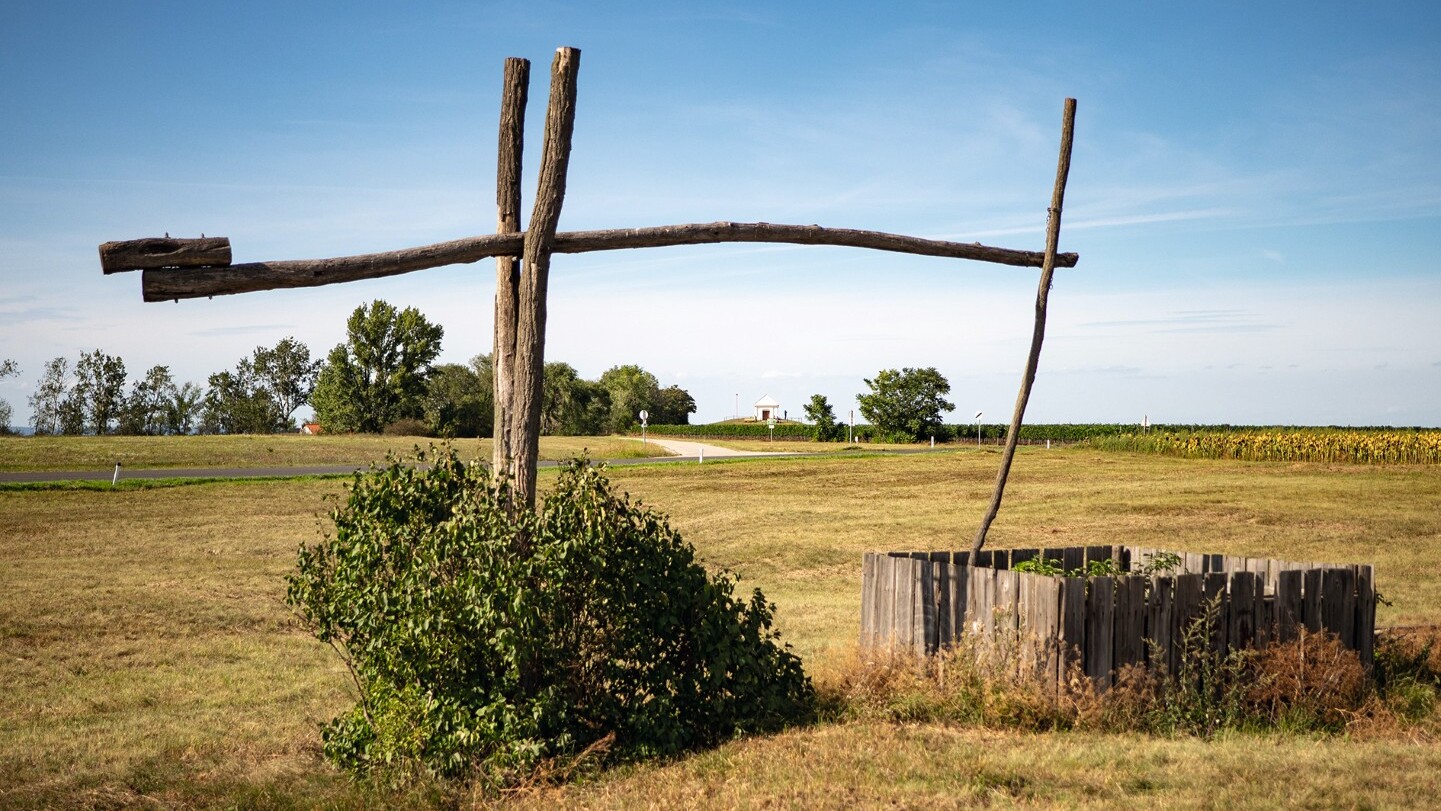 Ziehbrunnen im Nationalpark im Burgenland — Foto: Burgenland Tourismus / Andreas Hafenscher
