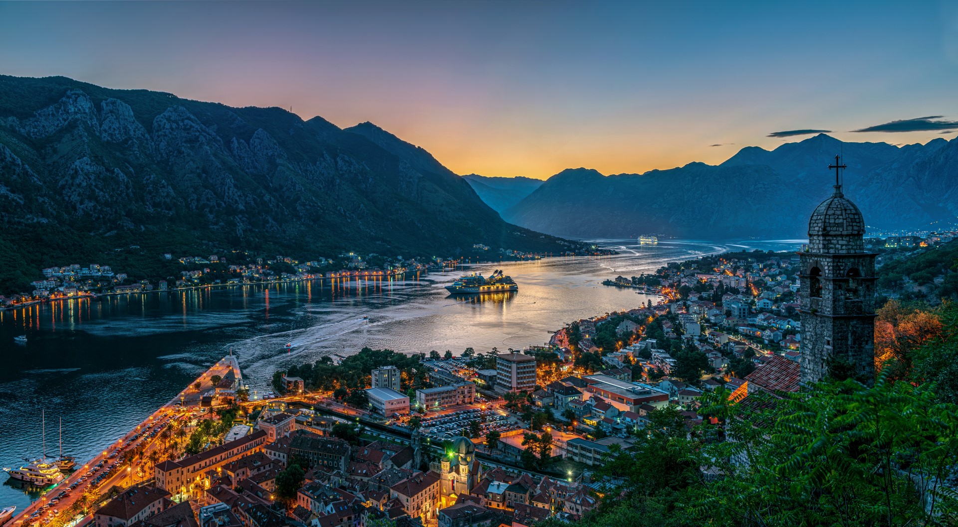 Panoramablick auf den Fjord von Kotor — Foto: Triff / shutterstock 