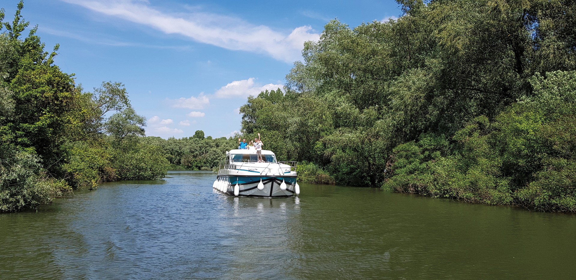 Entspannte Hausbootreisen in Ungarn — Foto: Riverly 