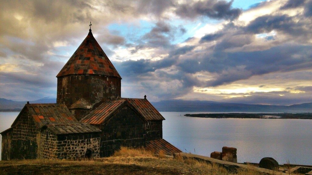 Sewankloster am Sewansee in Armenien &mdash; Foto: Christiane Reitshammer