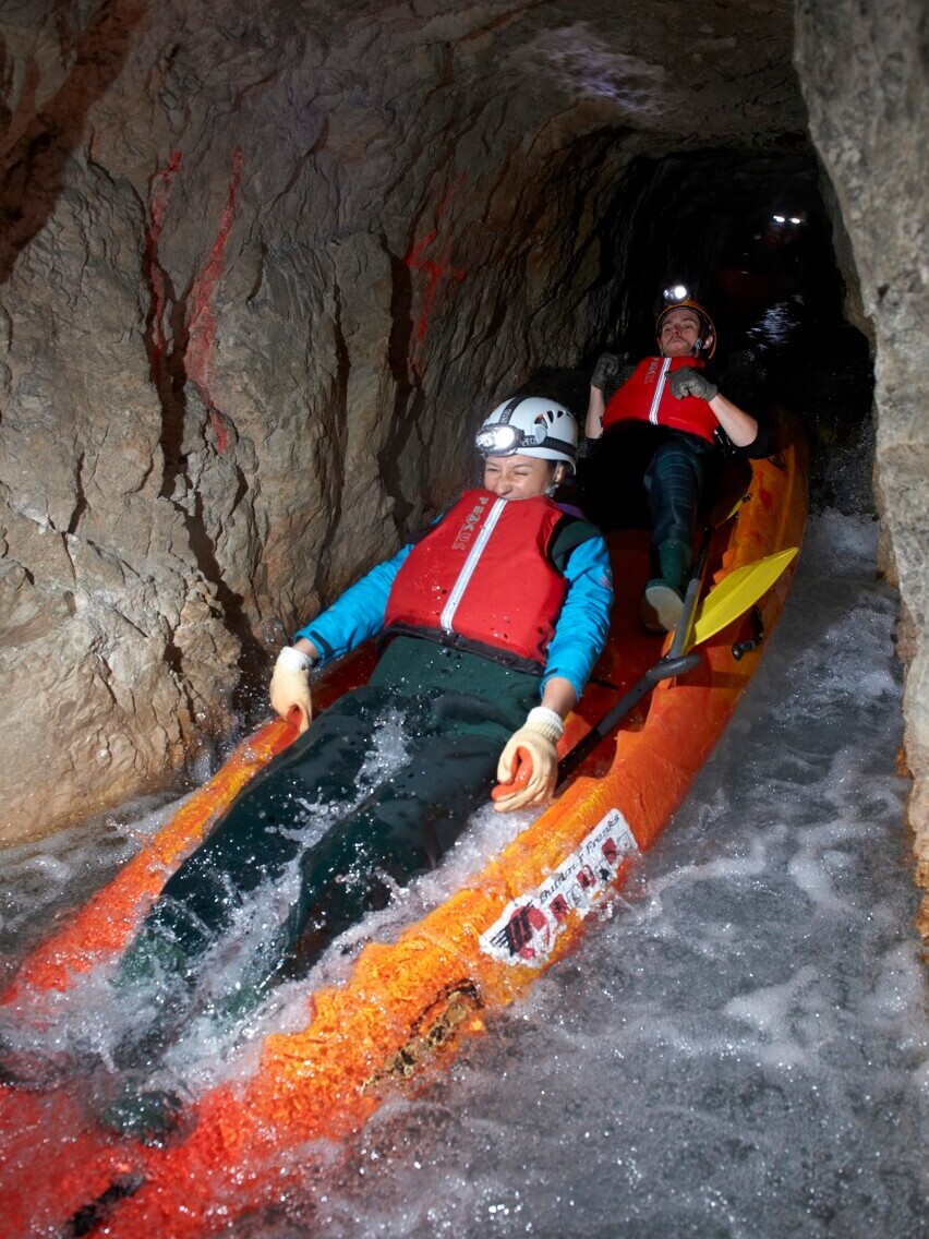 So geht die Tour im Wasser los — Foto: Tomo Jeseničnik, Podzemlije Pece