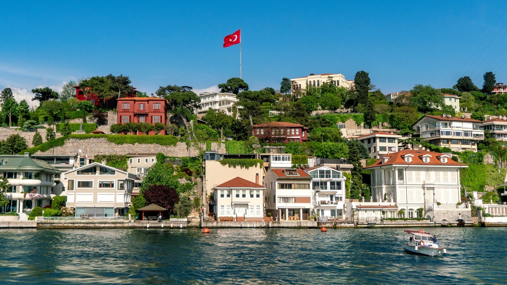 Häuser am Bosporus — Foto: GoTürkiye