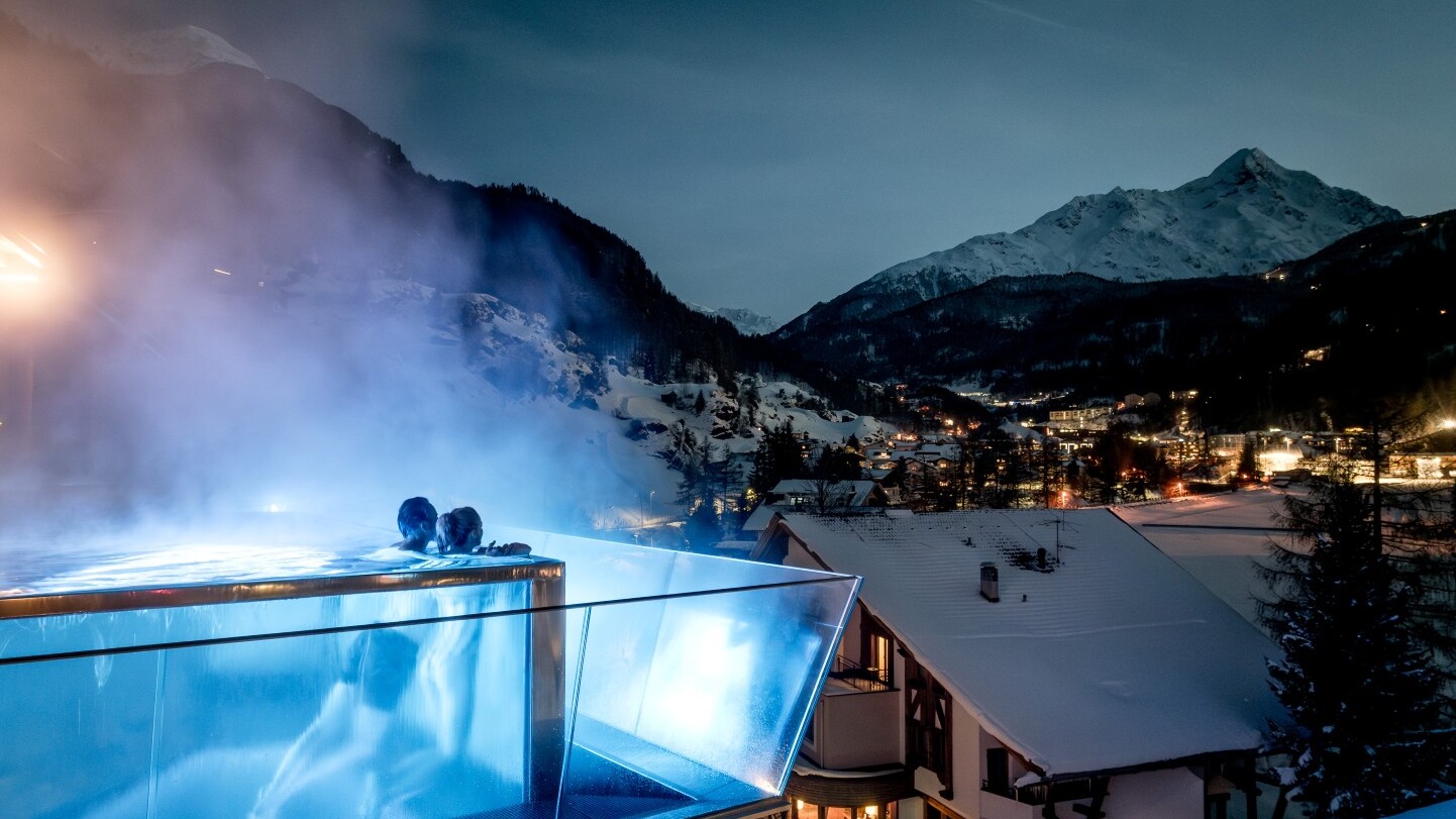 Summit Night Swim im Das Central — Foto: Rudi Wyhlidal