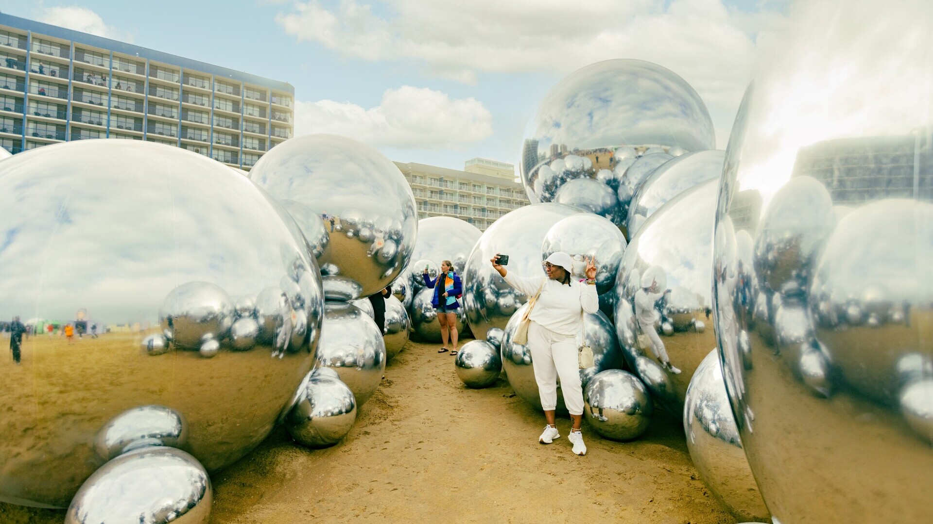 Kunst bei "Something In The Water" 2023 — Foto: Virginia Beach Convention and Visitors Bureau 