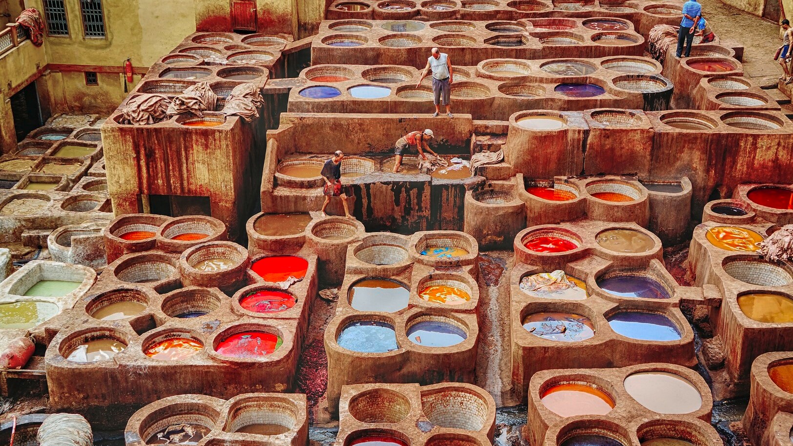 Fes mit seinen berühmten Farbbottichen  — Foto: Gettyimages / via Studiosus