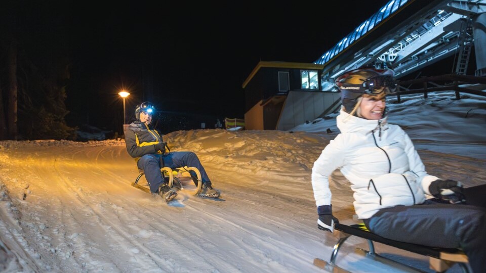 Nachtrodeln am Rangger Köpfl — Foto: Innsbruck Tourismus / Eye5 - Jonas Schwarzwälder