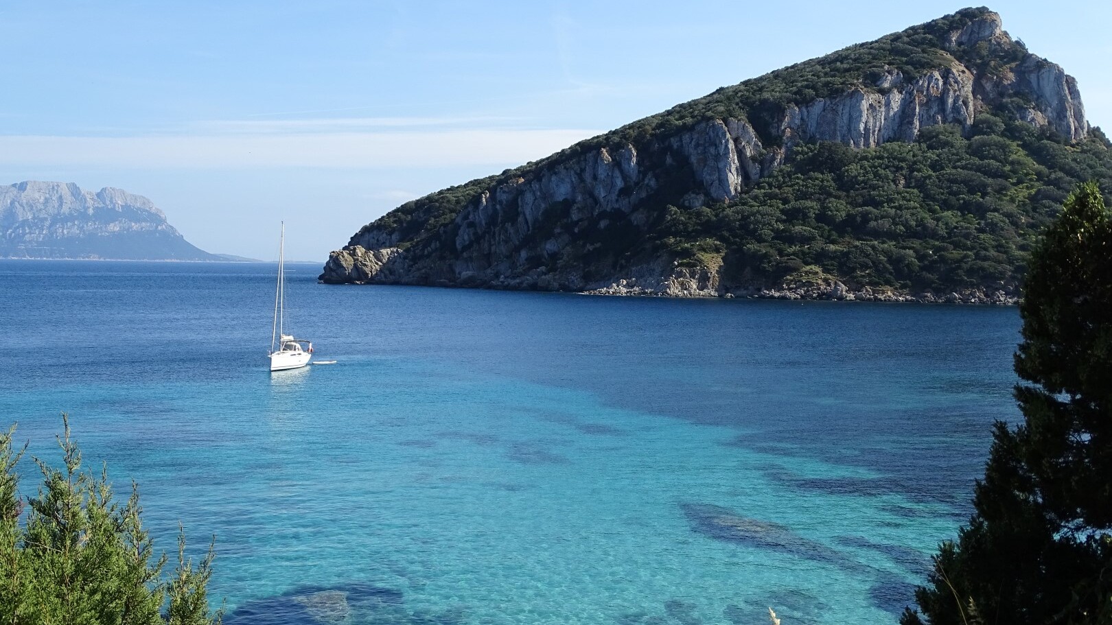 Sardinien lockt mit blitzblauem Meer — Foto: Christiane Reitshammer