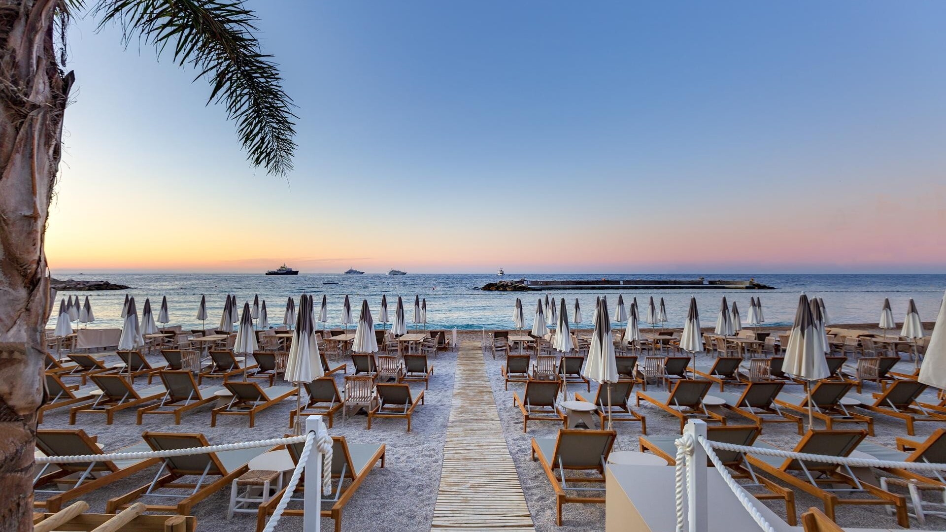 Monaco, Larvotto Beach — Foto: BVergely