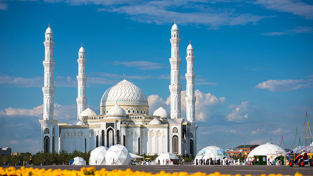 Hazrat Sultan Moschee   &mdash; Foto: Air Astana