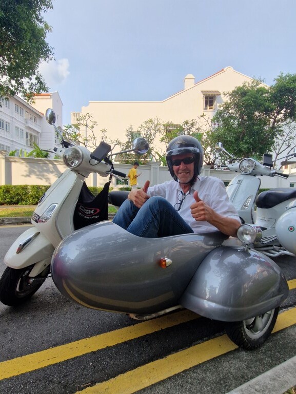 Vespa-Beiwagen-Tour  &mdash; Foto: Dieter Putz