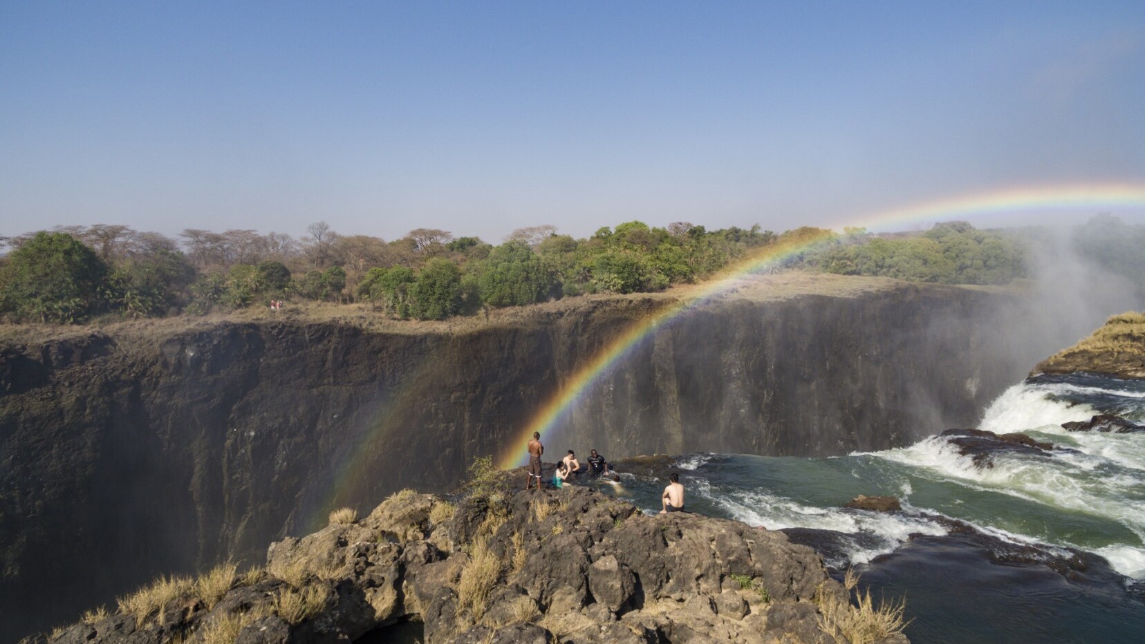Baden im Devil`s Pool am Rande der Victoriafälle  — Foto: Zambia Tourism Agency