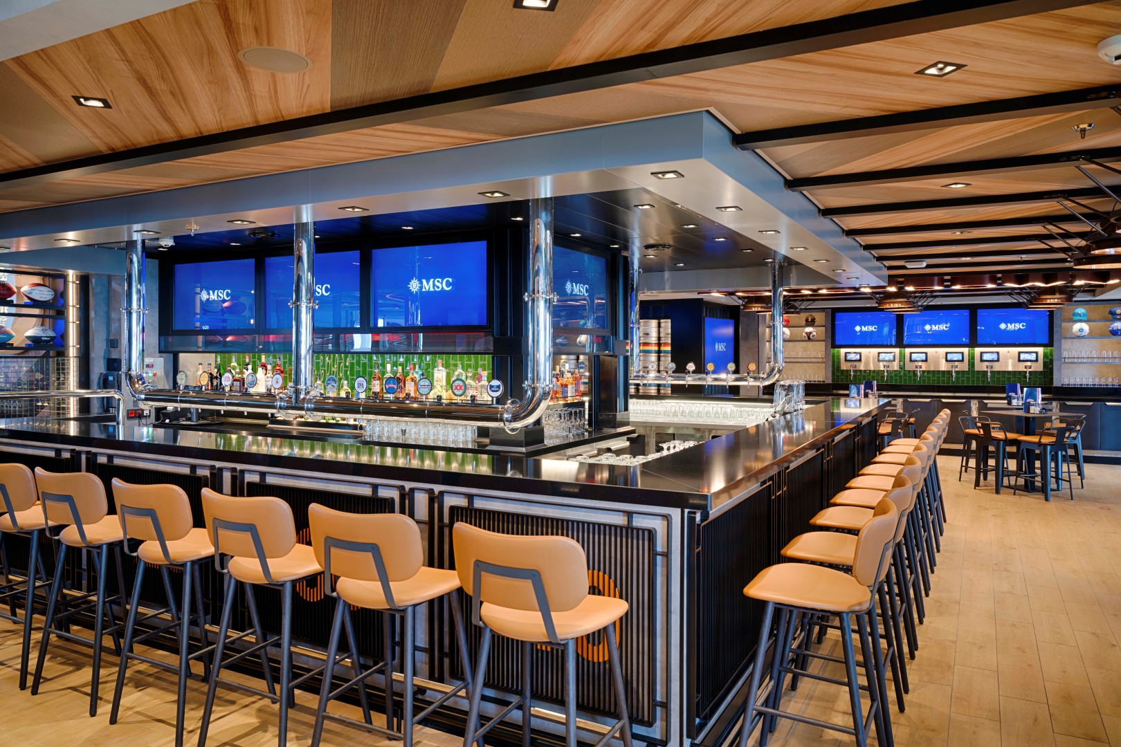 Fußball live in der Sports Bar &mdash; Foto: MSC Cruises