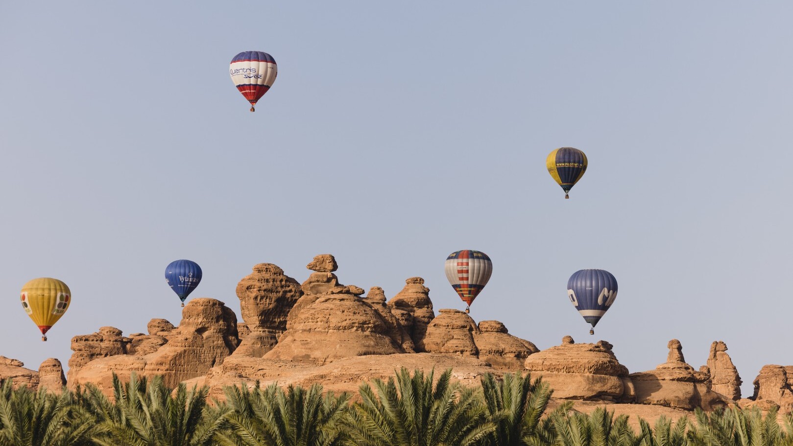 Über UNESCO Welterbestätte in AlUla schweben — Foto: Royal Commission of AlUla