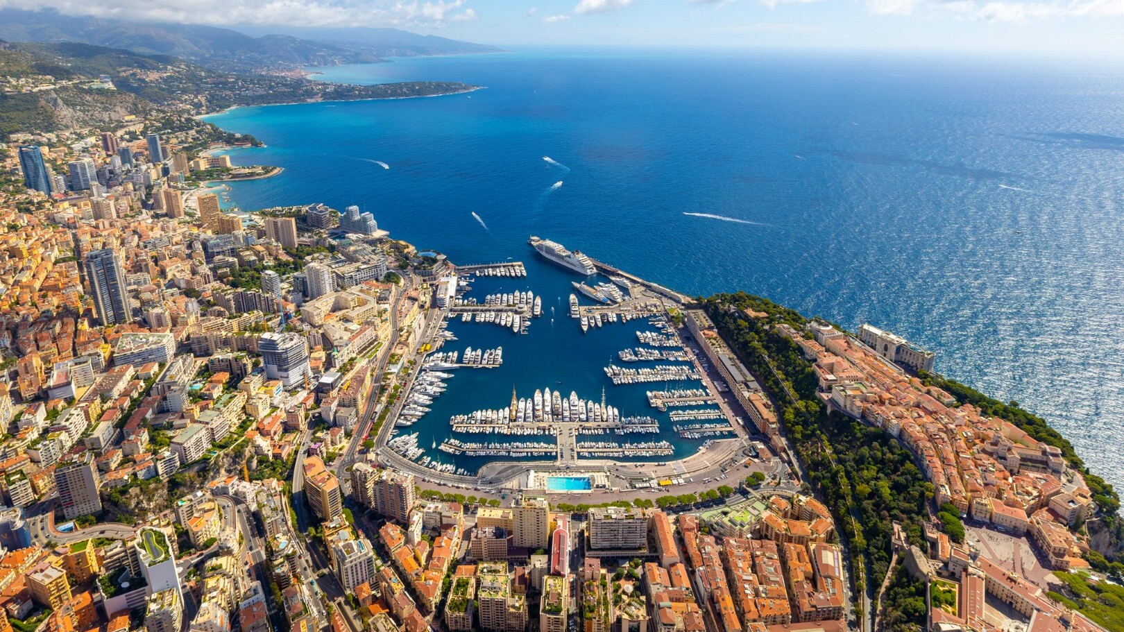 Blick auf Port Hercule — Foto: Bvergely