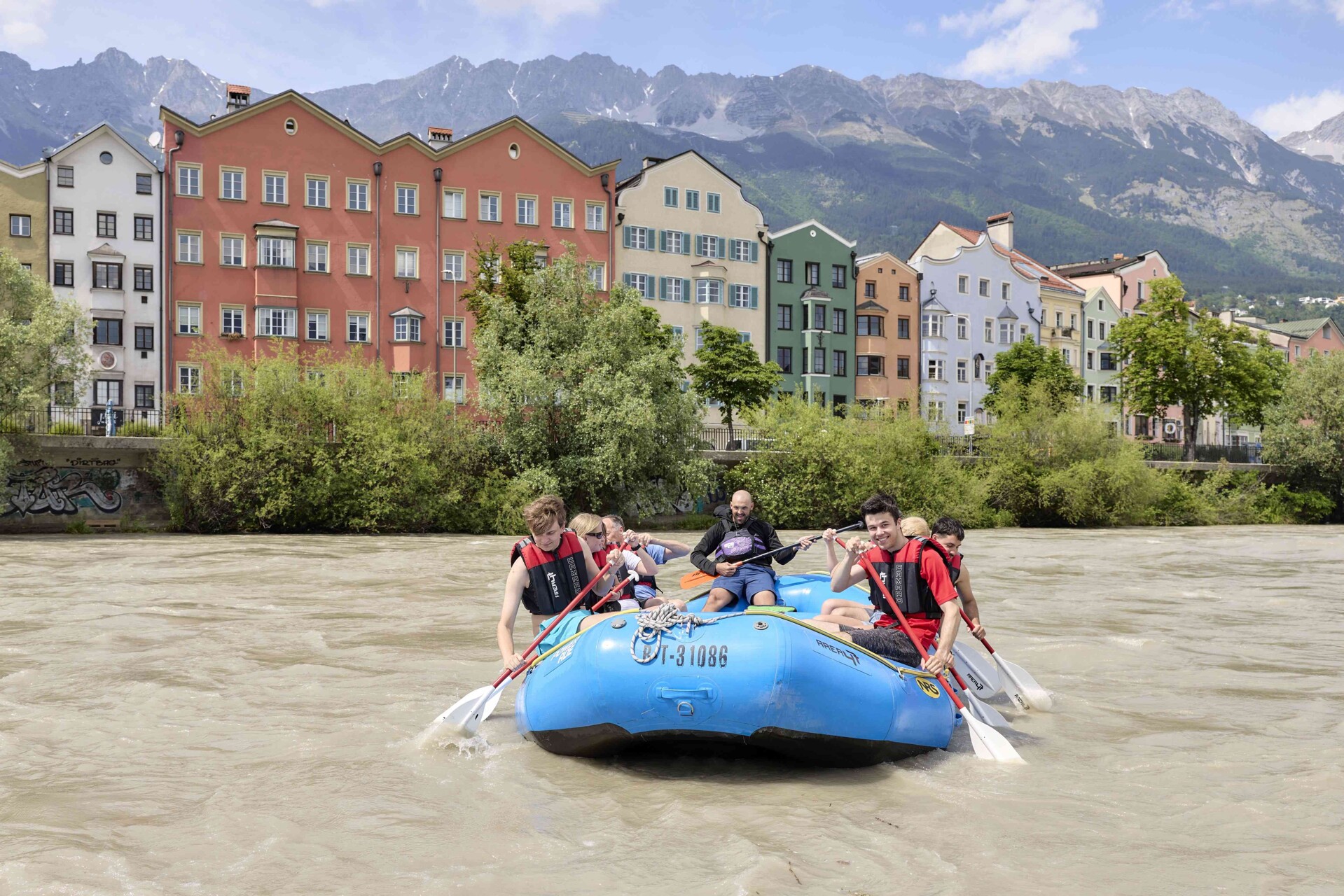 Sightseeing-Rafting in Innsbruck — Foto: AREA 47 / Christoph Nösig Photography