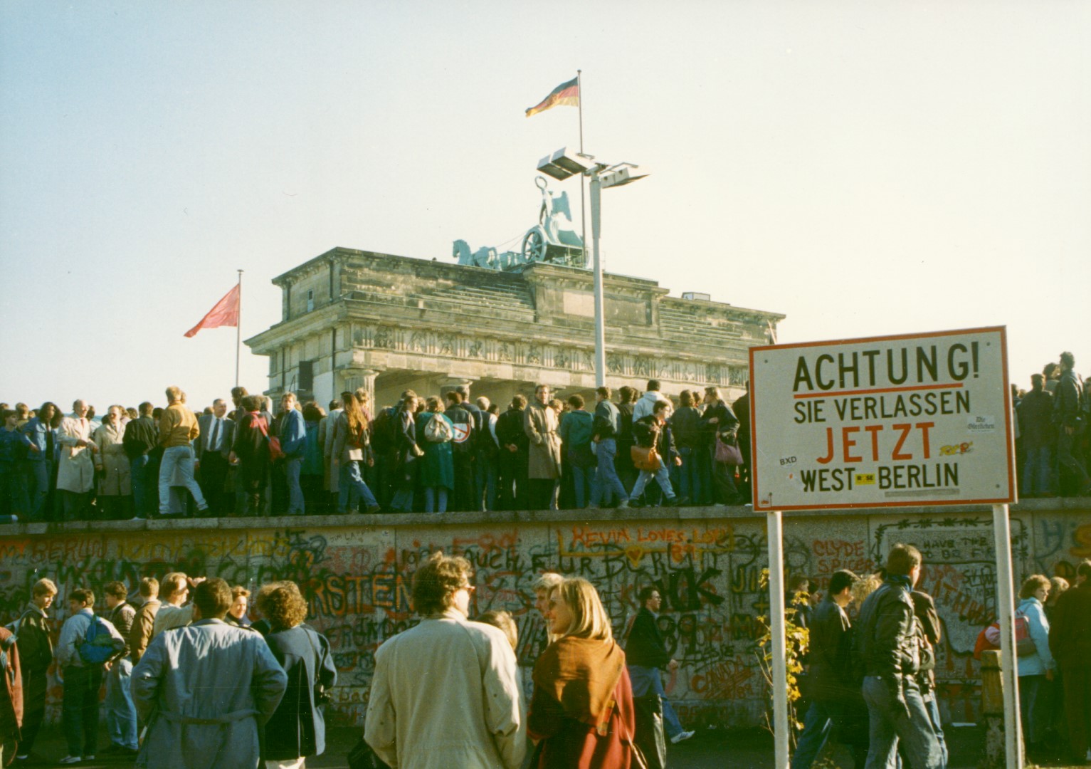 Brandenburgertor 1989
 — Foto: Landesarchiv Berlin  