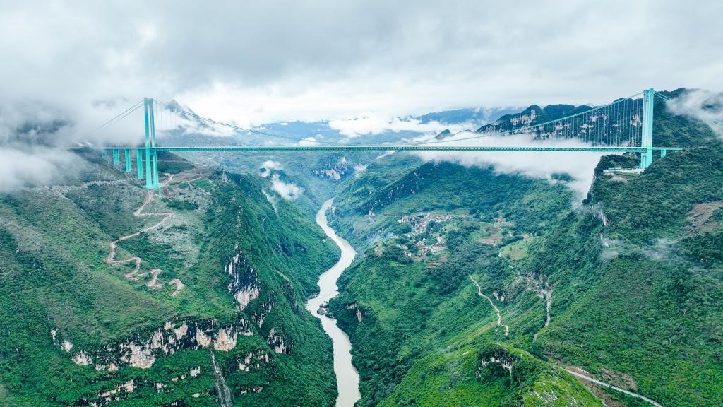 Huajiang Grand Canyon Bridge  — Foto: Xinhua News 