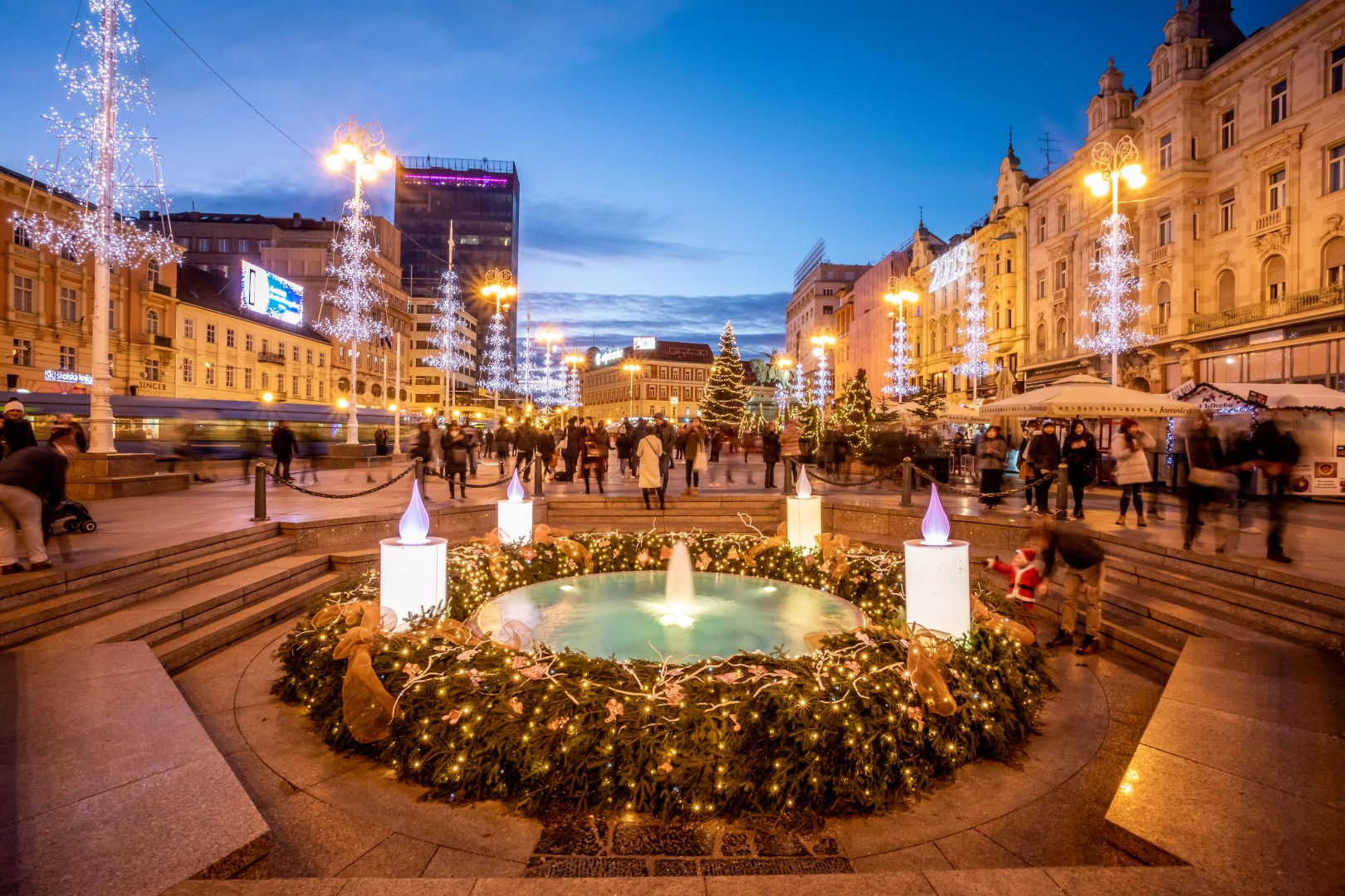 Wintermärchen am Ban-Josip-Jelačić-Platz — Foto: Julien Duval
