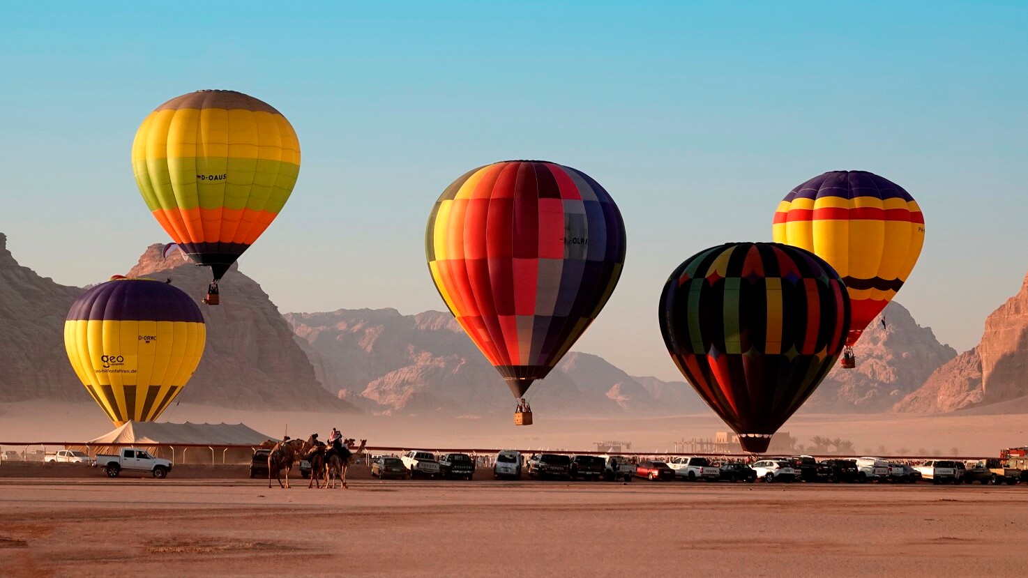 Über der Wüste Jordaniens schweben — Foto: JTB