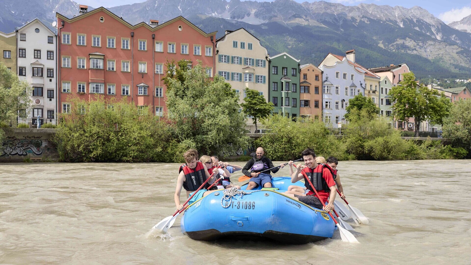 Sightseeing-Rafting in Innsbruck — Foto: AREA 47 / Christoph Nösig Photography