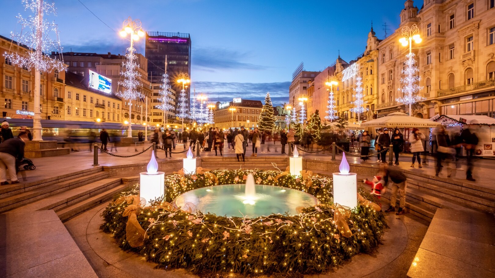 Wintermärchen am Ban-Josip-Jelačić-Platz — Foto: Julien Duval