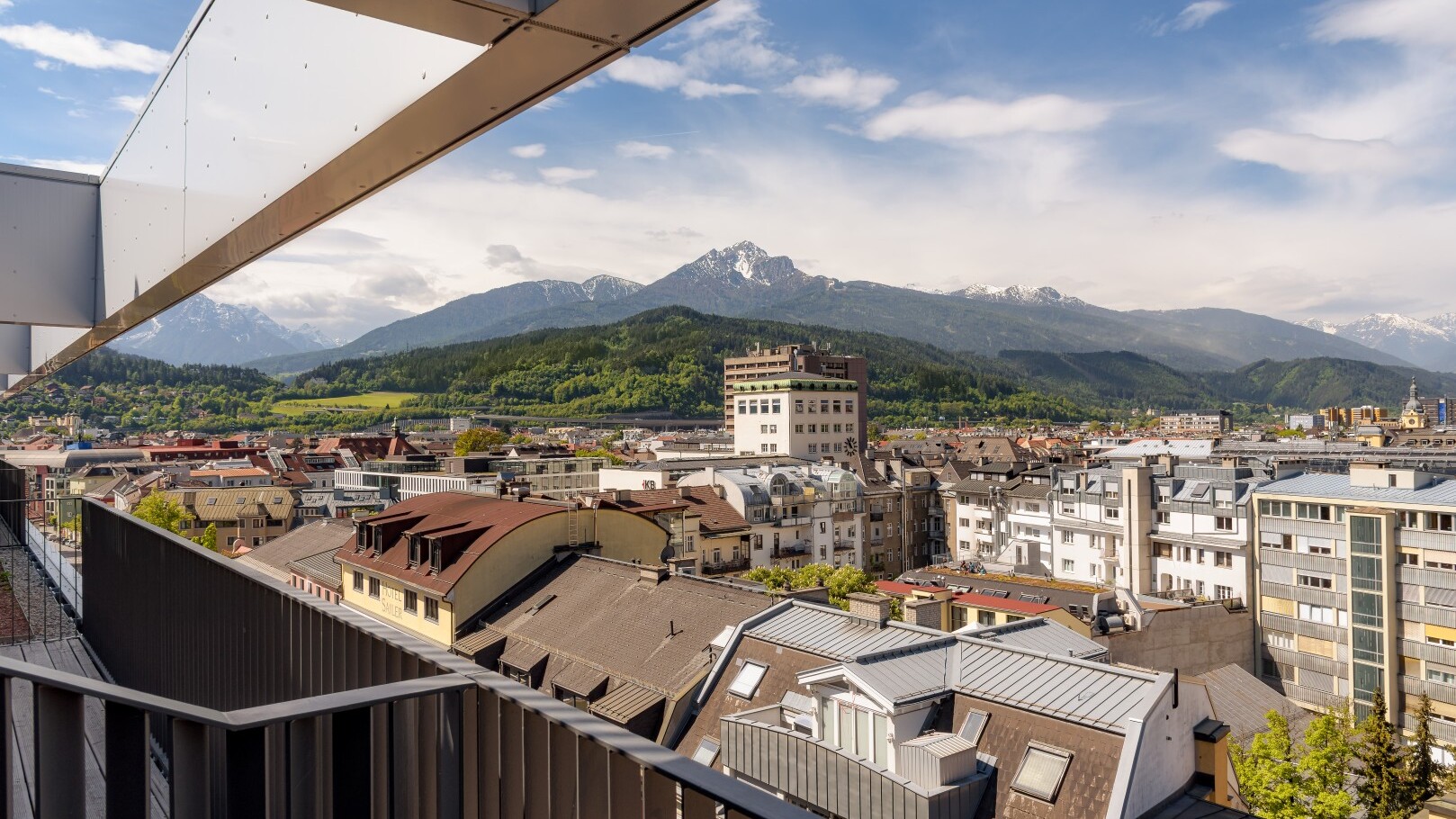 Radisson RED Innsbruck, Suite mit Ausblick
 &mdash; Foto: Schubert Photography