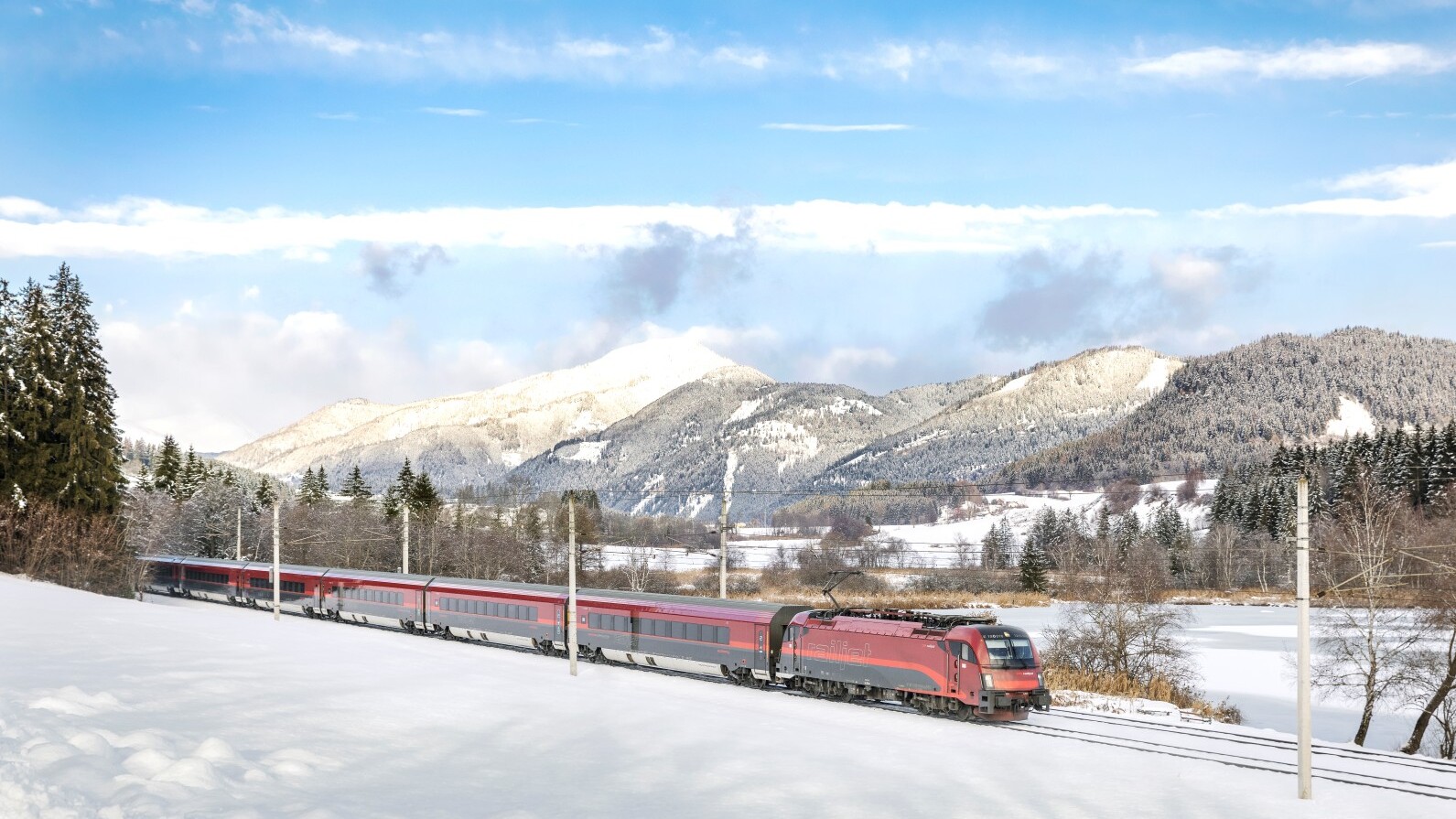 Railjet in der Winterlandschaft — Foto: ÖBB / Harald Eisenberger