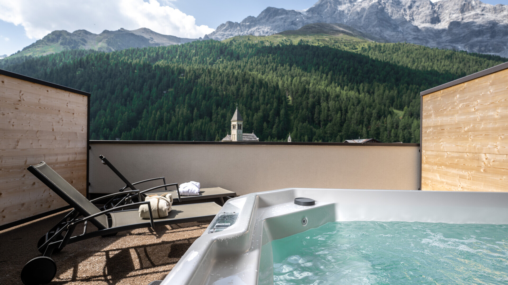 Suite mit Whirlpool  &mdash; Foto: Helmuth Rier