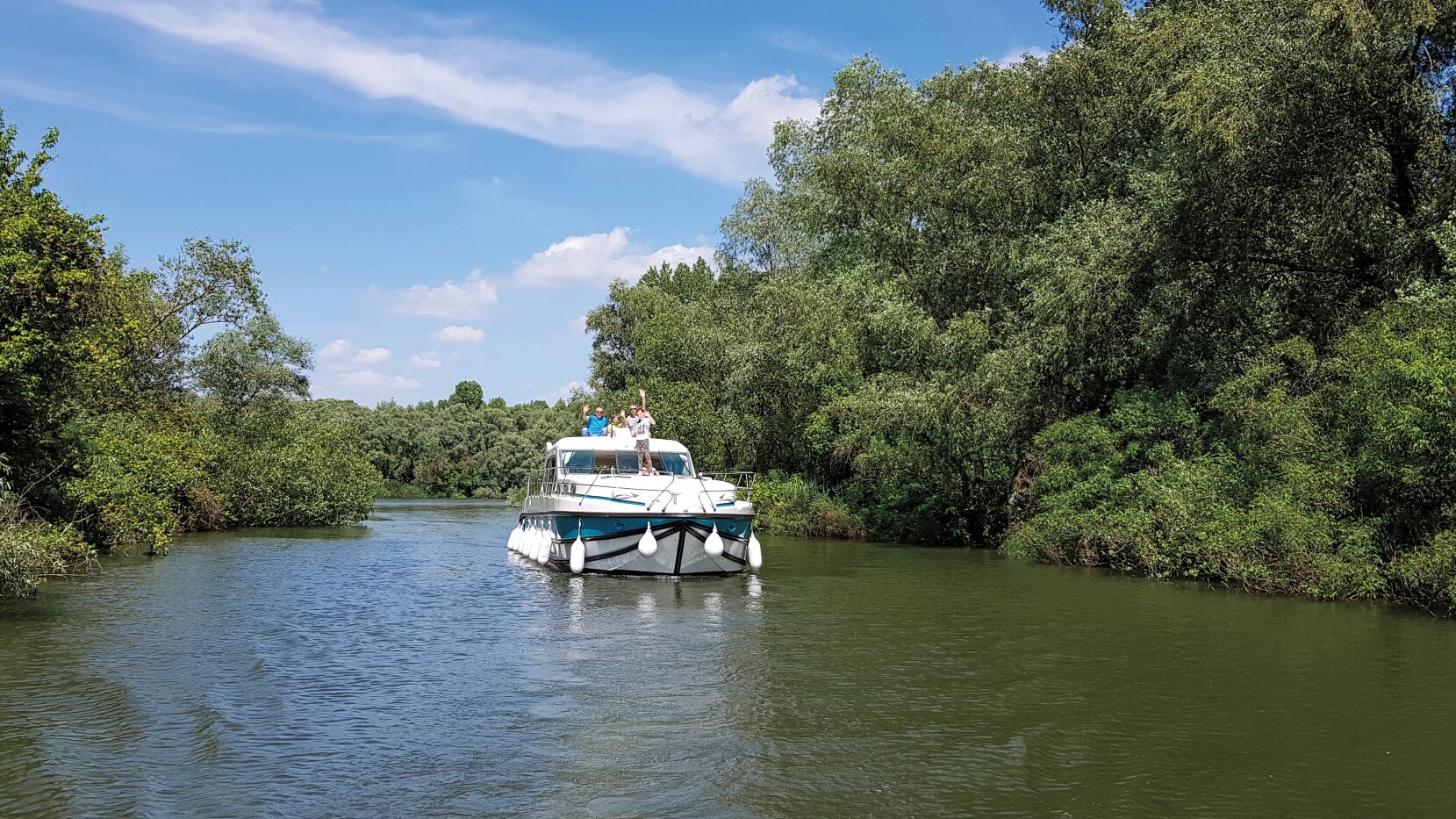 Entspannte Hausbootreisen in Ungarn — Foto: Riverly 