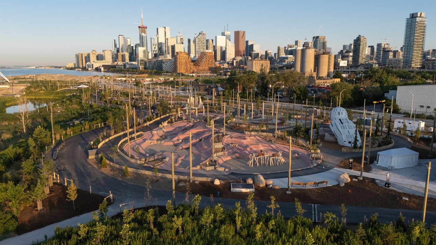 Biidaasige Park in Toronto &mdash; Foto: Waterfront Toronto