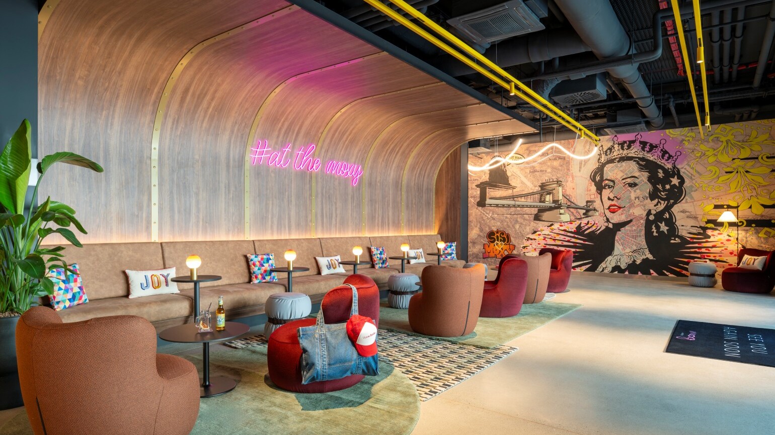 Sisi-Mural im Moxy Budapest Downtown — Foto: Moxy Hotels
