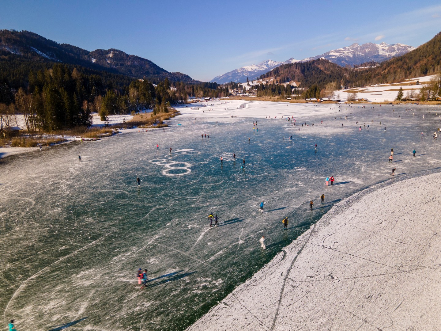 Eislaufen am Weissensee &mdash; Foto: NLW Tourismus Marketing GmbH