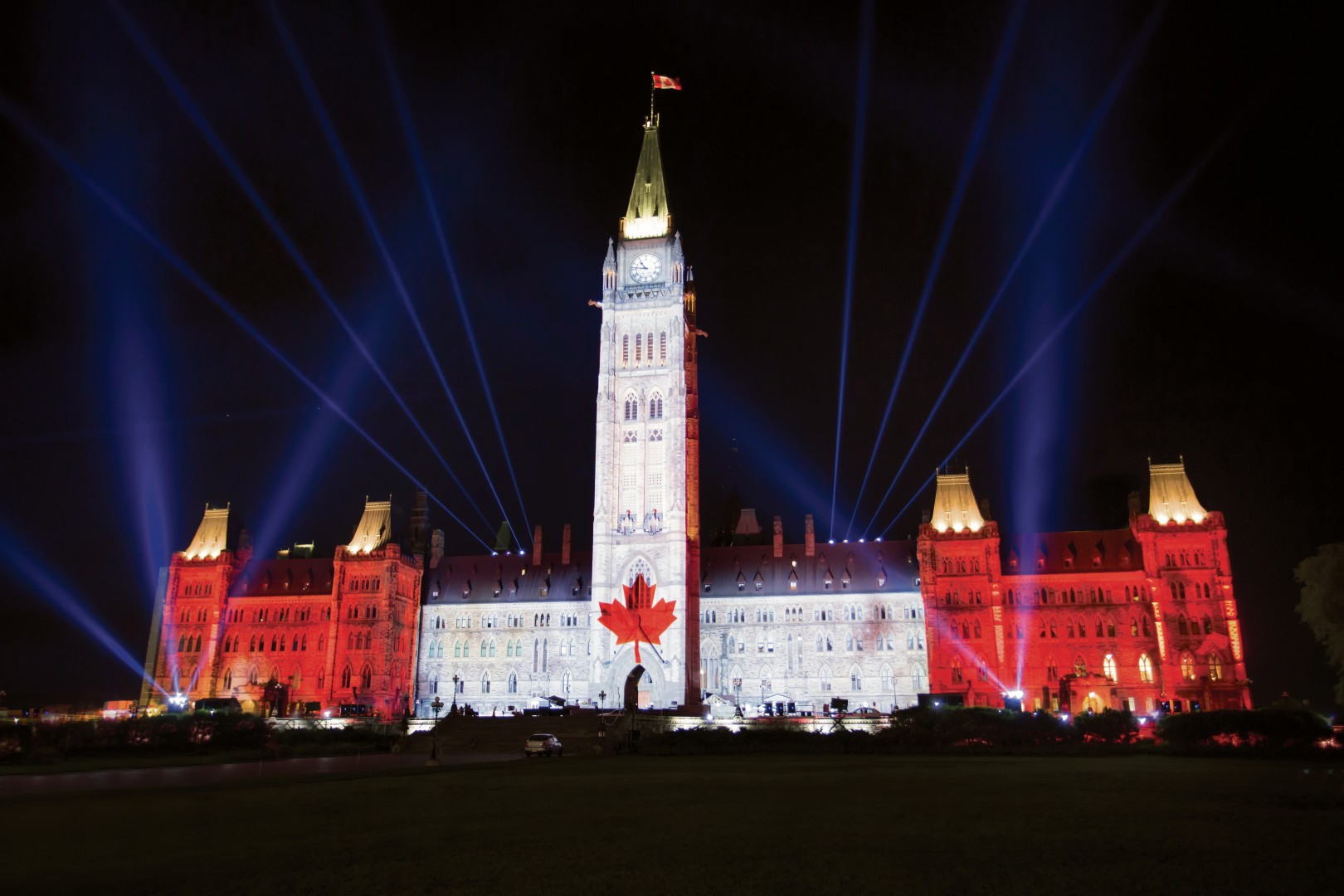 Lichtershow am Parliament Hill, Ottawa &mdash; Foto: Ottawa Tourism