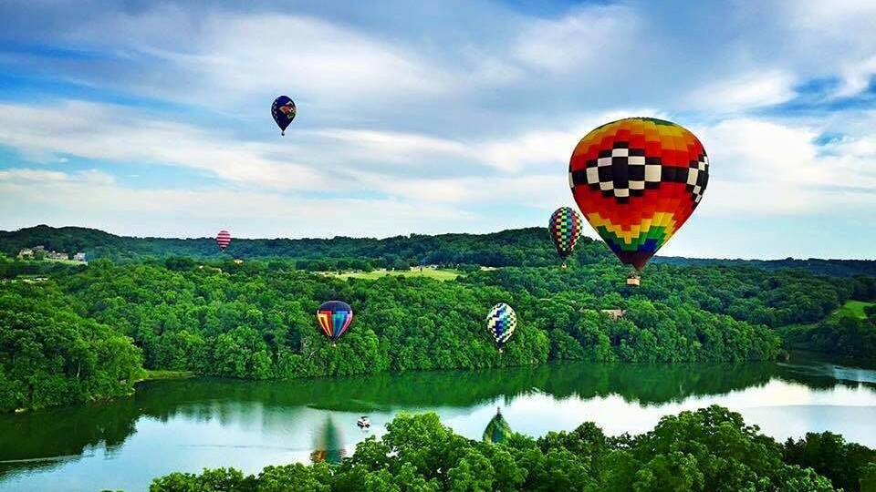 Heißluftballons über Galena in Illinois — Foto: enjoy Illinois