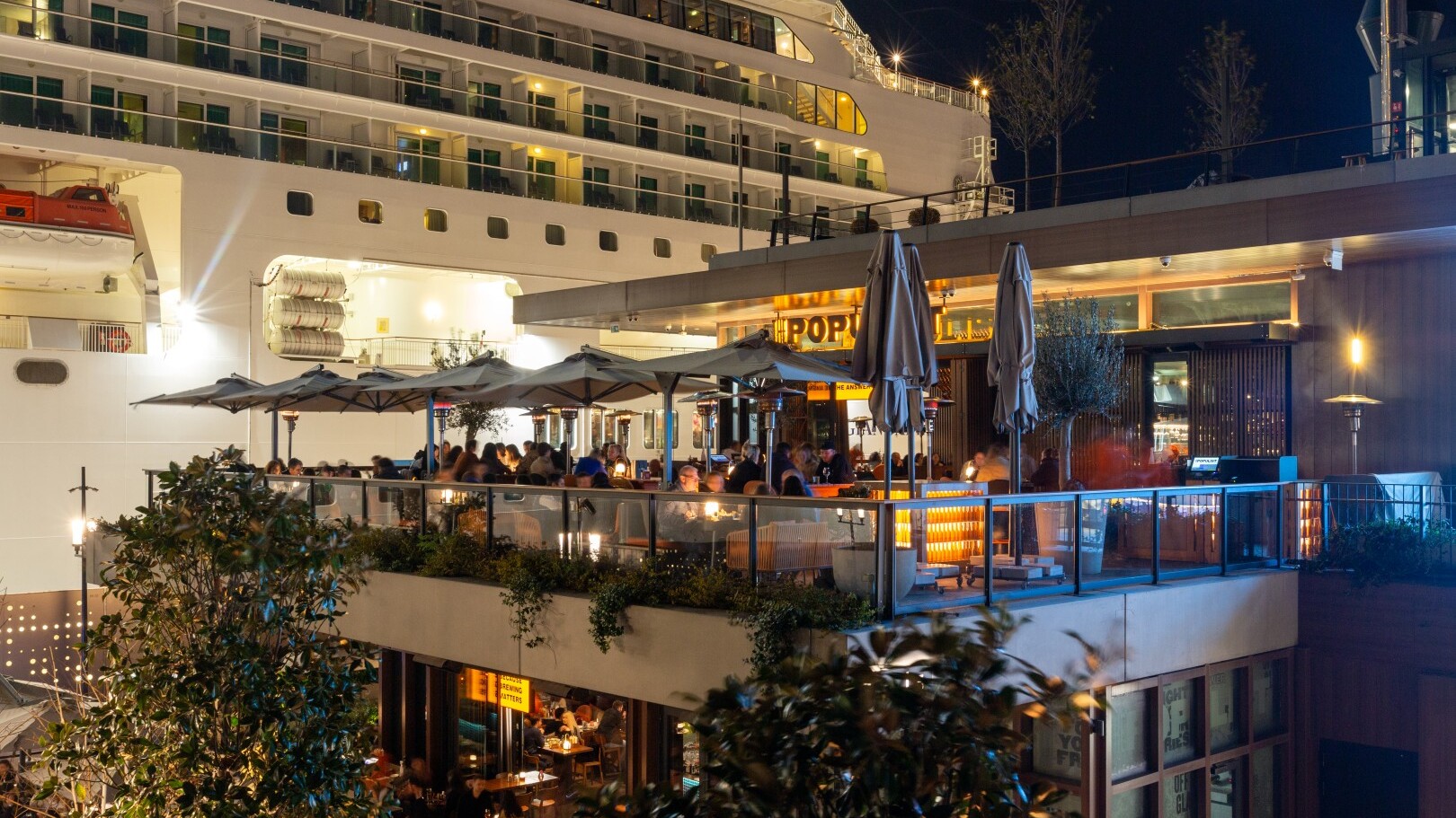 İstanbul Galataport Shops und Cafés — Foto: GoTürkiye