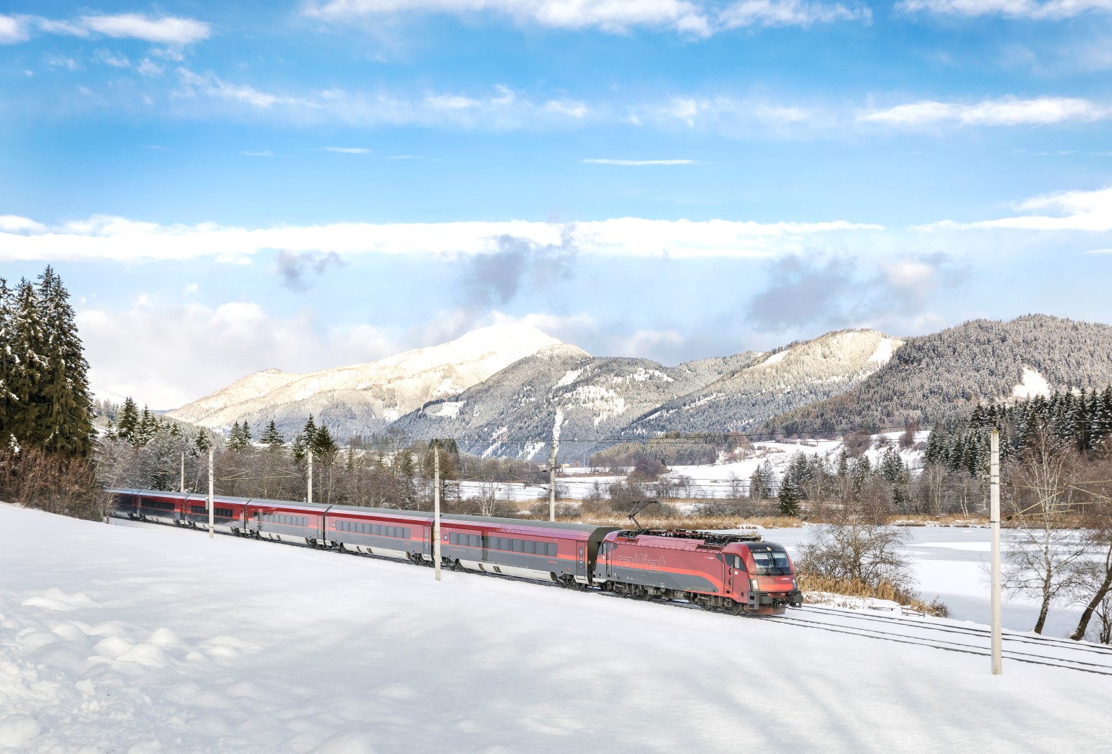 Railjet in der Winterlandschaft — Foto: ÖBB / Harald Eisenberger