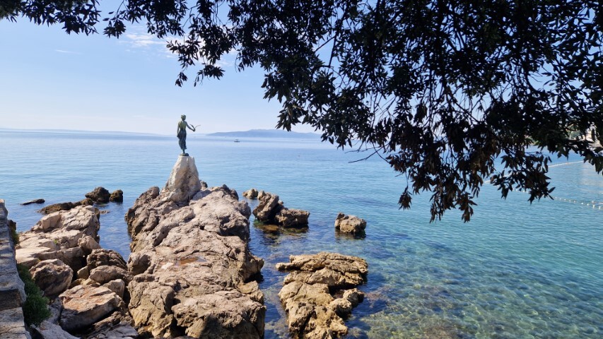Treffpunkt am Lungomare: die Madonina &mdash; Foto: Elo Resch-Pilcik
